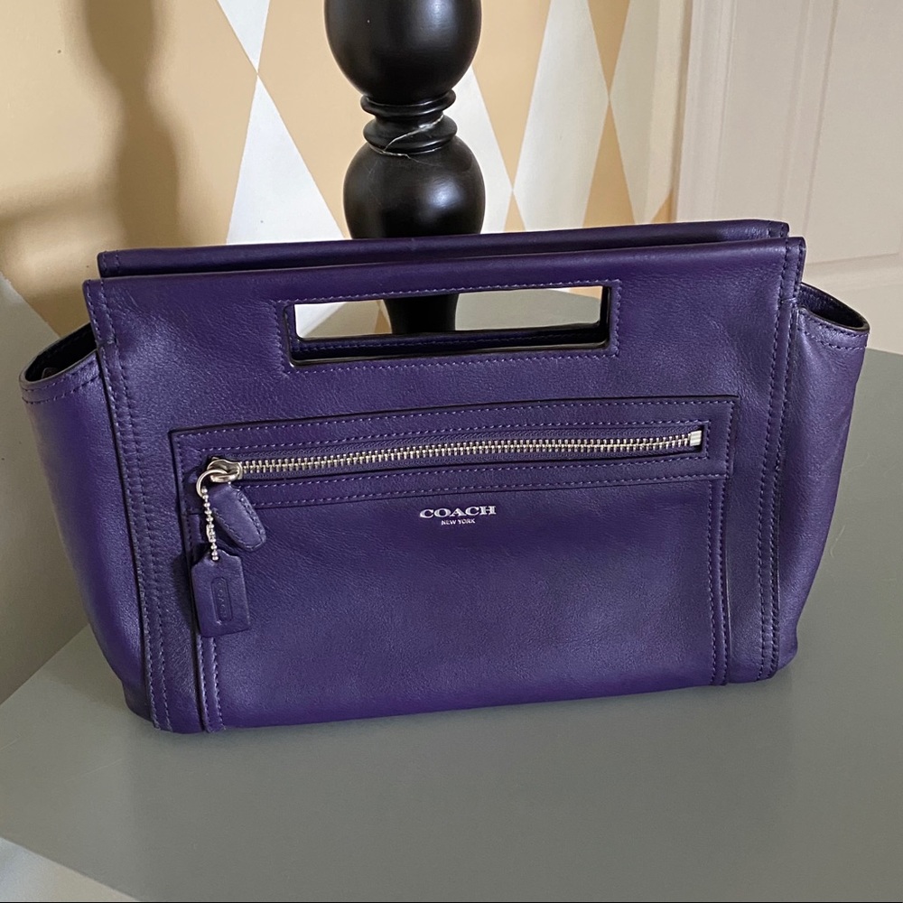 COACH clutch with handle 💜
